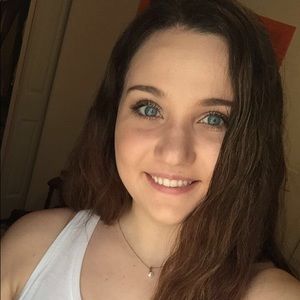 Meet your Posher, Alexandra